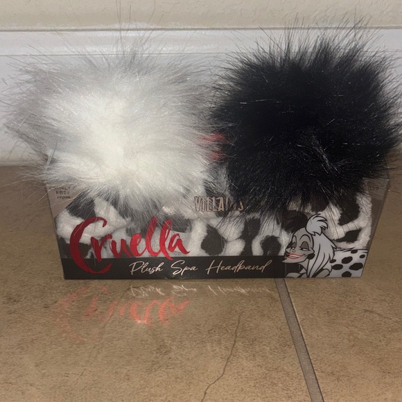 Disney Cruella Villains Plush Spa Headband - Black and White - Picture 3 of 3